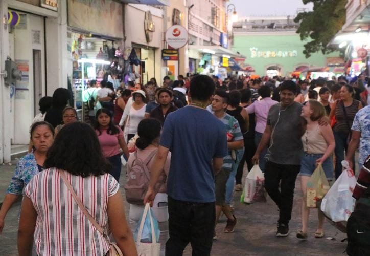 "Invasión’ de compradores de ropa y zapatos en Mérida