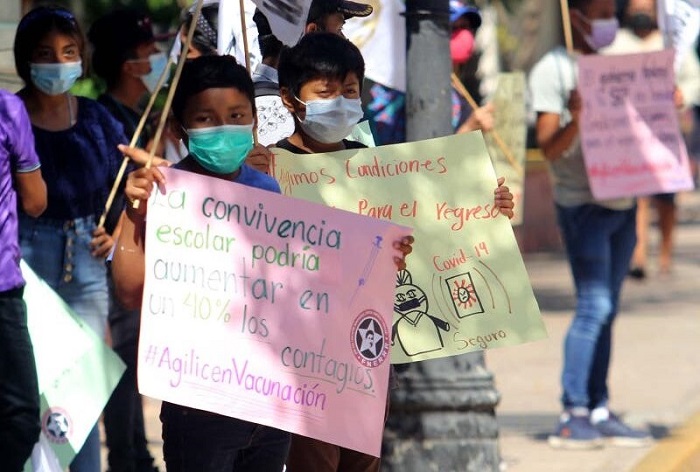 Yucatán: Estudiantes piden ser vacunados antes del regreso a las aulas