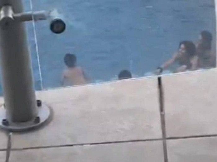 Veracruz: Exhiben a pareja teniendo intimidad en una piscina frente a menores