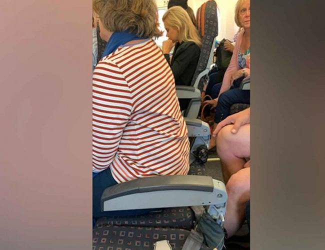 Aerolínea asigna a pasajera asiento ¡sin respaldo!