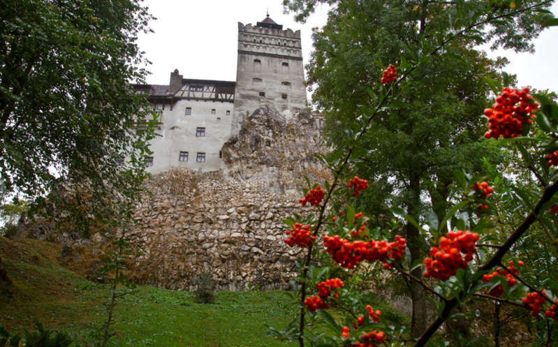 Castillo de Drácula se transforma en centro de vacunación contra Covid-19