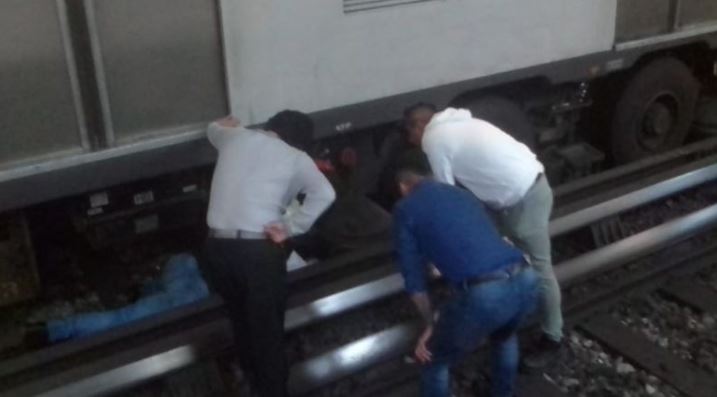 Rescatan a adolescente que se arrojó a las vías del Metro en Bellas Artes