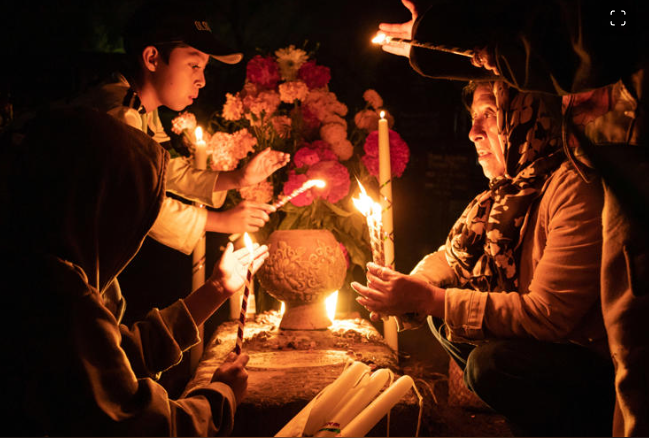 Oaxaca: Iluminan con velas y altares el camino para reencontrarse con sus muertos