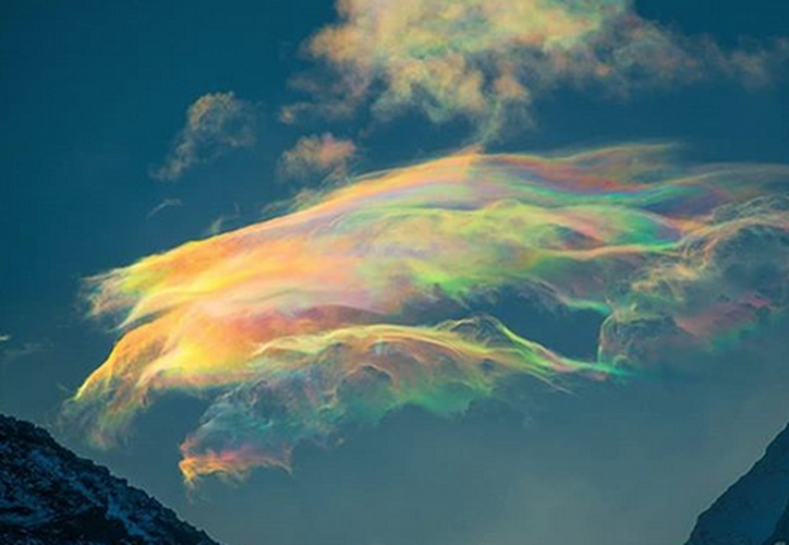 Impresionante: fotógrafa capta "nubes del arcoiris" en Rusia