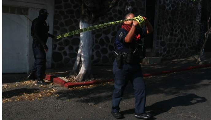 Ejecutan a mujer adulta mayor en Escobedo dentro de su casa