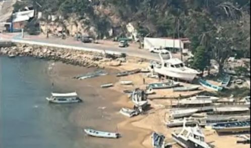 Barcos hundidos en bahía de Acapulco, una fuente de contaminación