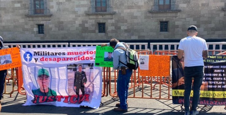 Familiares de los marinos desaparecidos piden ayuda y les hagan caso