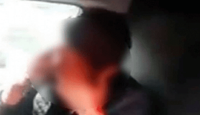Dispara a niño de tres años durante asalto a combi y los pasajeros lo linchan