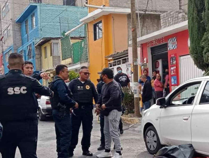 Policía abate a ladrón que intentó robarle su auto en Iztapalapa