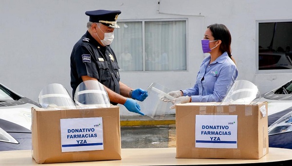 Farmacias YZA dona 400 caretas para policías de Mérida
