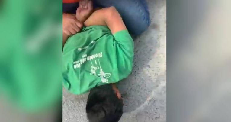 (VIDEO): Mujer somete a acosador y lo exhibe en Monterrey