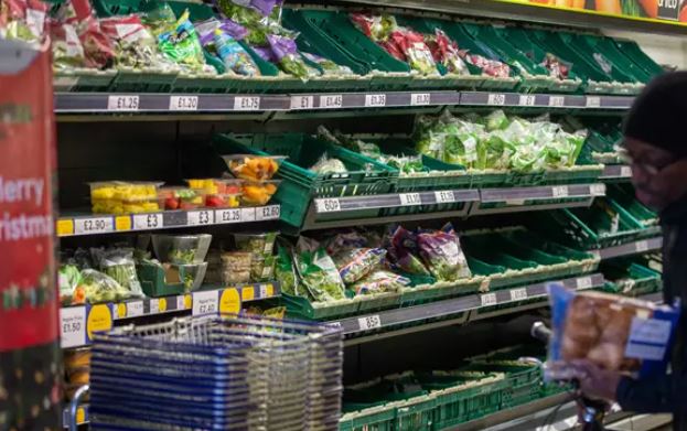 Greenpeace pide denunciar con fotos venta de frutas y verduras envasadas en plástico