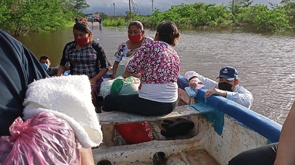 Yucatán: Con embarcaciones se lleva al cabo la evacuación en Tekax