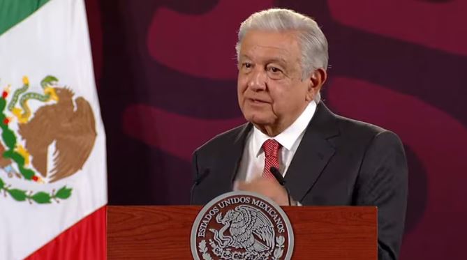 AMLO acusa a Ceci Flores de traficar con el dolor humano y la llama "conservadora"