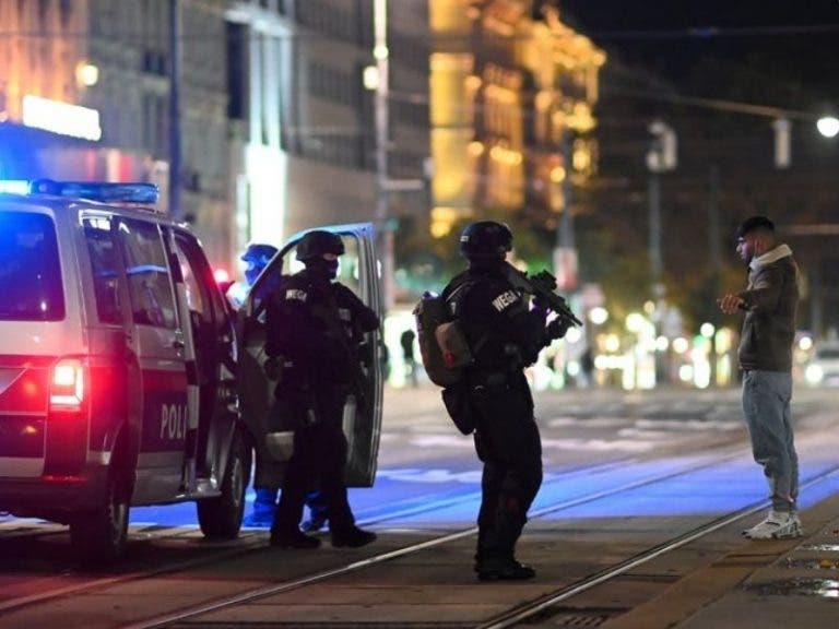 Atentado terrorista en Austria con saldo de varios muertos y heridos