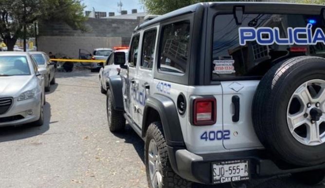 Nuevo León: Hombre descansaba en una en banca de parque y lo matan de 11 balazos