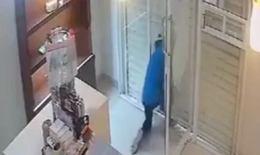 ‘Tere Cazola’reconoce a empleada que encerró a asaltante en tienda de Campeche