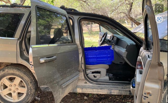 Hallan encajuelados cuerpos de 4 jóvenes con uniforme camuflado en la México-Nogales