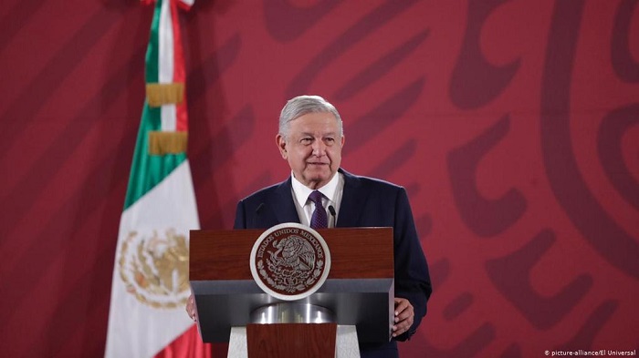 Como al principio, Obrador afirma que hay dinero para combatir la pandemia