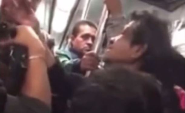 (VIDEO) CDMX: Señora con "florido lenguaje" pelea por un lugar en el Metro