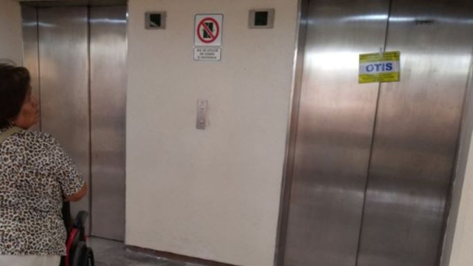 CDMX: levador colapsa en edificio de Centro Histórico y deja un muerto