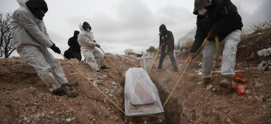 México: Fallecidos por covid sería 60% más de lo oficial y superaría las 320,000 muertes