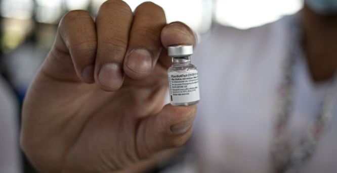 Pfizer inicia pruebas de su vacuna en menores de 12 años