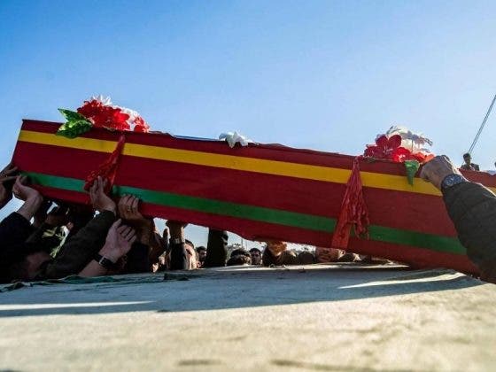 ¡Insólito! Llevan cadáver de hombre al banco para poder sacar su dinero