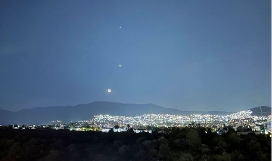 (VÍDEO) Así se vió la conjunción de la Luna, Venus y Júpiter desde México