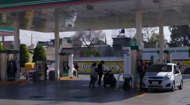 Lo hacen pedazos y dejan su cabeza en una bolsa en gasolinera del Edomex