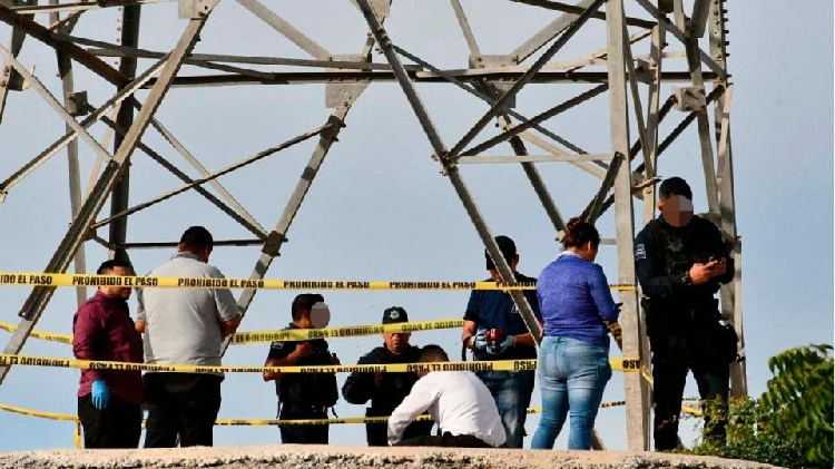 Hallan muerto a menor en Mazatlán; se colgó de una torre de la CFE