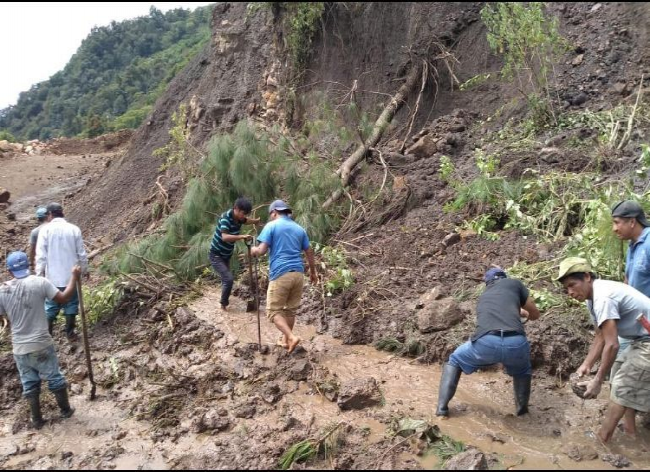 Suman dos muertos tras paso de tormenta “Narda” por Oaxaca