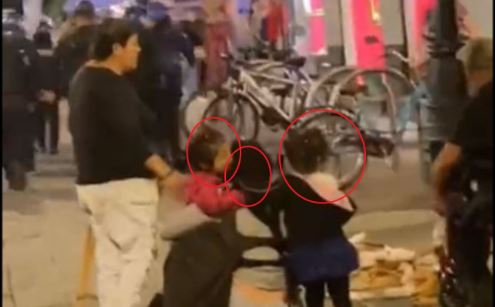 (VIDEO) CDMX: Policías tiran canasta con churros; vendedora llora en el piso con sus niñas