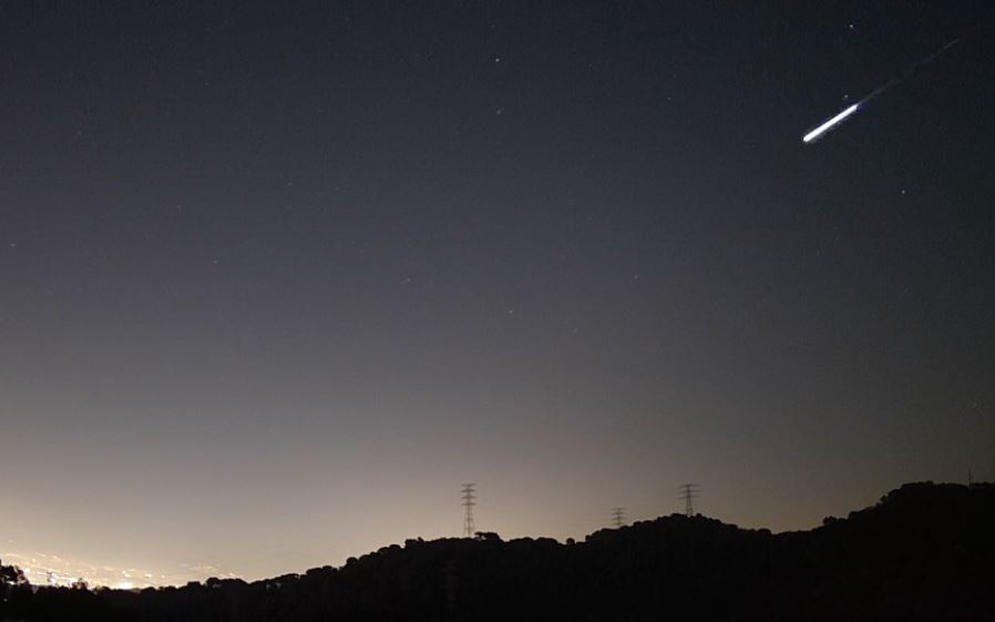 Impresionante bólido en el cielo de Barcelona