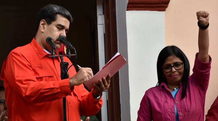 Maduro persigue a médico que denunció caso oculto de coronavirus