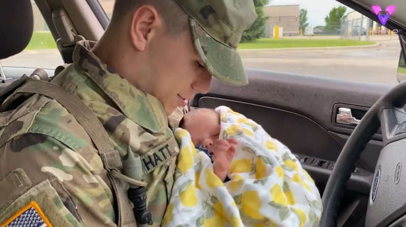 Militar se reencuentra con su hija que abandonó a los 10 días de nacida