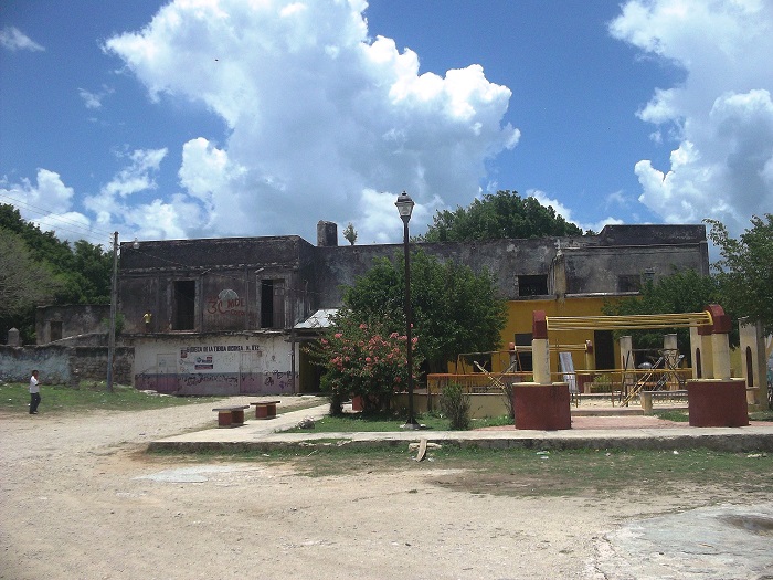 Yucatán: Cierran camino a Sahé: si Kekén no le teme al covid-19, nosotros sí