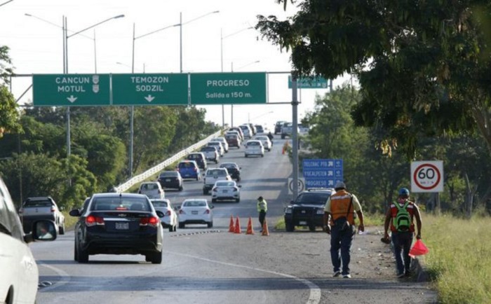 Mérida: Mujer se accidenta en Periférico y al llevar cinturón salió "volando"