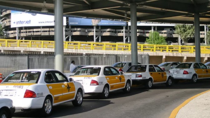 “Mafia” de taxistas controla terminales aéreas y “bloquea” acceso a las App´s