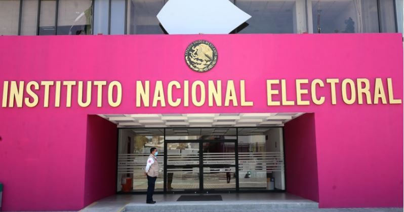 INE ordena a Morena que sus aspirantes cesen campañas