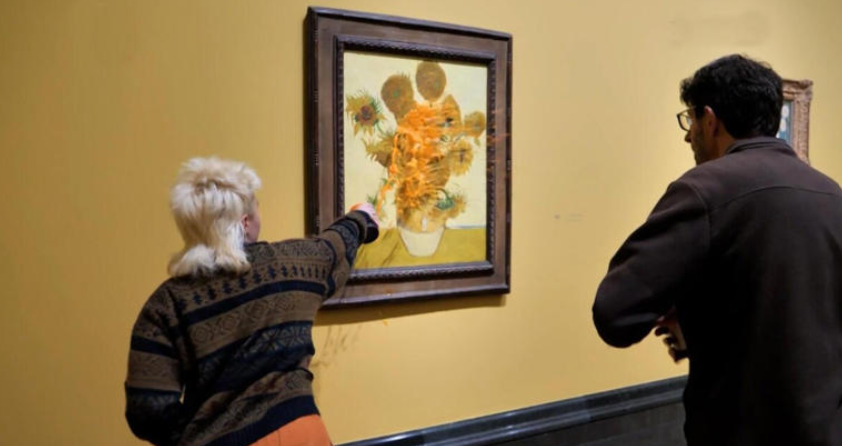 Dañan otra vez “Los Girasoles” de Van Gogh; aventaron sopa al cuadro