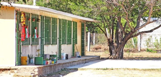 Querétaro: Echan alcohol a niño y luego lo queman en una telesecundaria