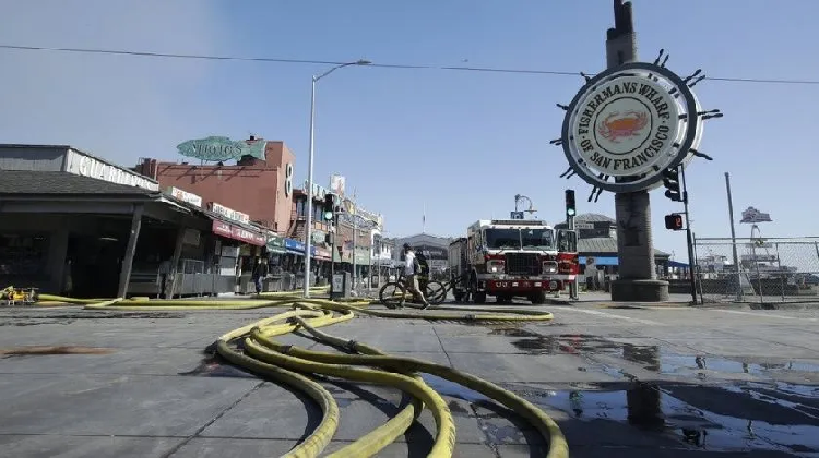 Se registra incendio en el muelle 45 de San Francisco