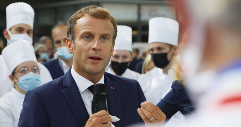 VIDEO: Macron recibe un huevazo durante su visita a Lyon; detienen al culpable