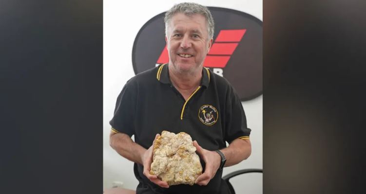 Australia: Buscador aficionado de oro halla una roca valuada en 160.000 Dlls.