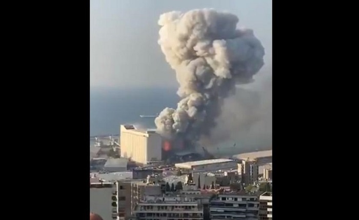 (VIDEO) Impactante explosión sacude a Beirut