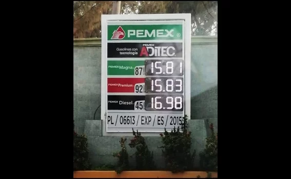 Baja precio de gasolina en varios estados; venden en $15 el litro