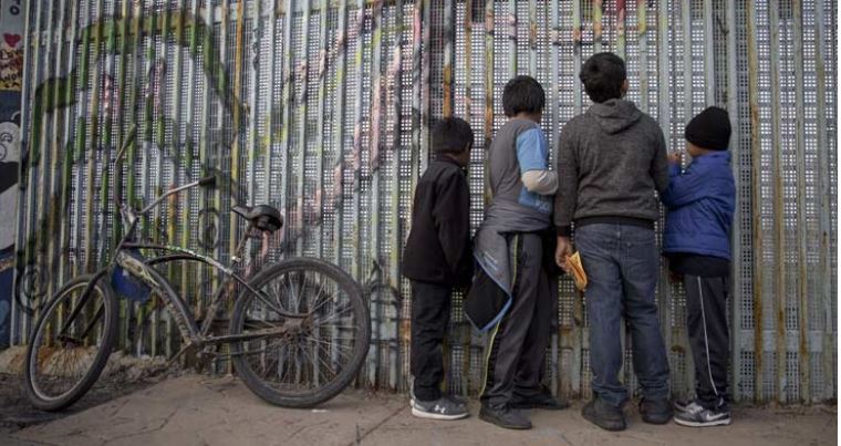 Mexicanos que pidan asilo en EE.UU. podrían ser enviados a Guatemala