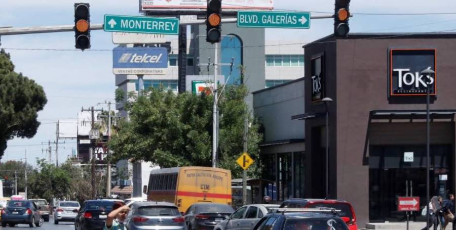 Semáforo del bulevar Carranza de Saltillo; 8 años instalado sin funcionar