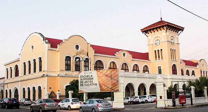 Mérida: Corren a profesor del ESAY: Pedía a sus alumnas quitarse la ropa